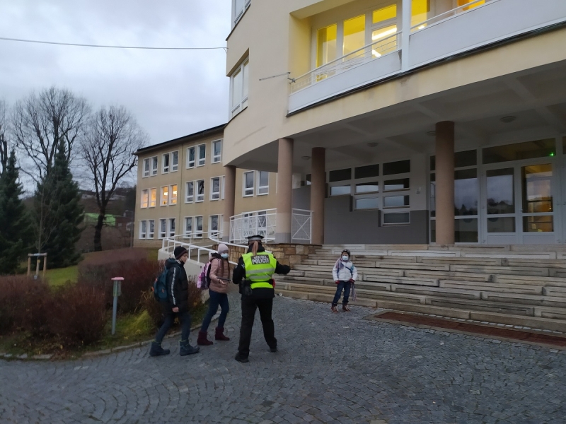 Strážníci zvyšují bezpečnost školáků v Luhačovicích